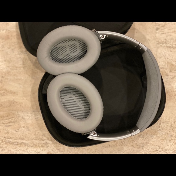 Bose quitecomfort Bluetooth Headphones - Picture 6 of 6